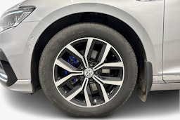 sininen Volkswagen Passat 2020 kuva 11.
