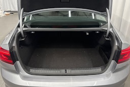 sininen Volkswagen Passat 2020 kuva 16.