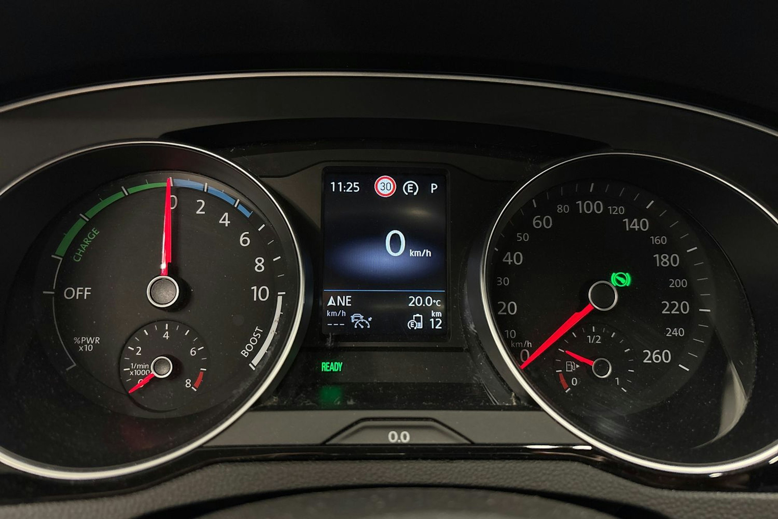 sininen Volkswagen Passat 2020 kuva 20.