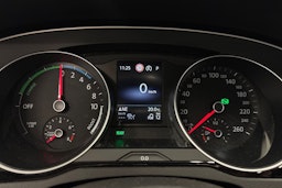 sininen Volkswagen Passat 2020 kuva 20.