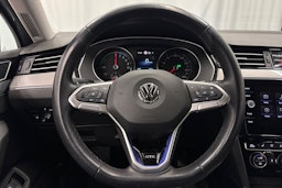 sininen Volkswagen Passat 2020 kuva 21.
