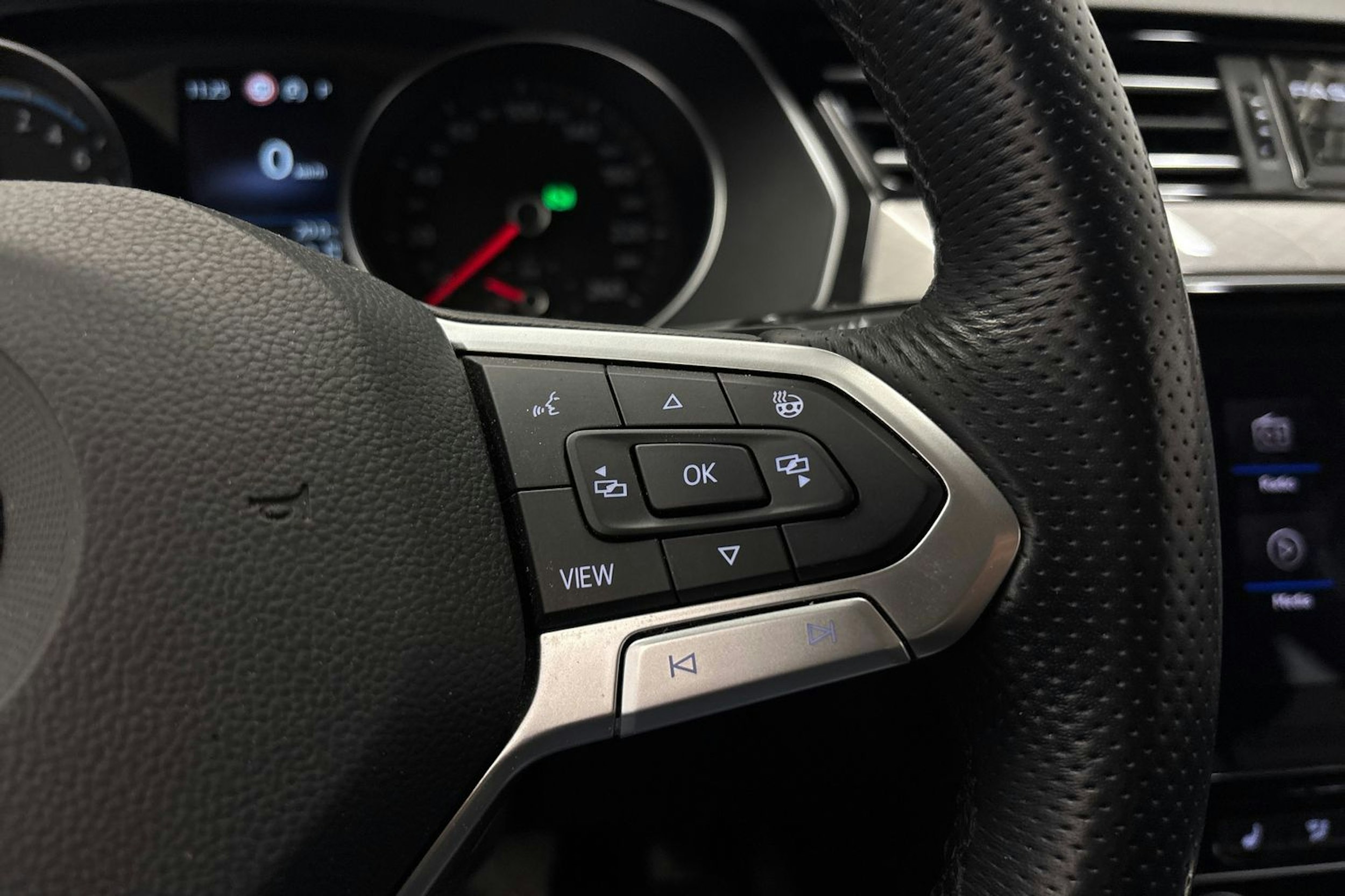 sininen Volkswagen Passat 2020 kuva 23.
