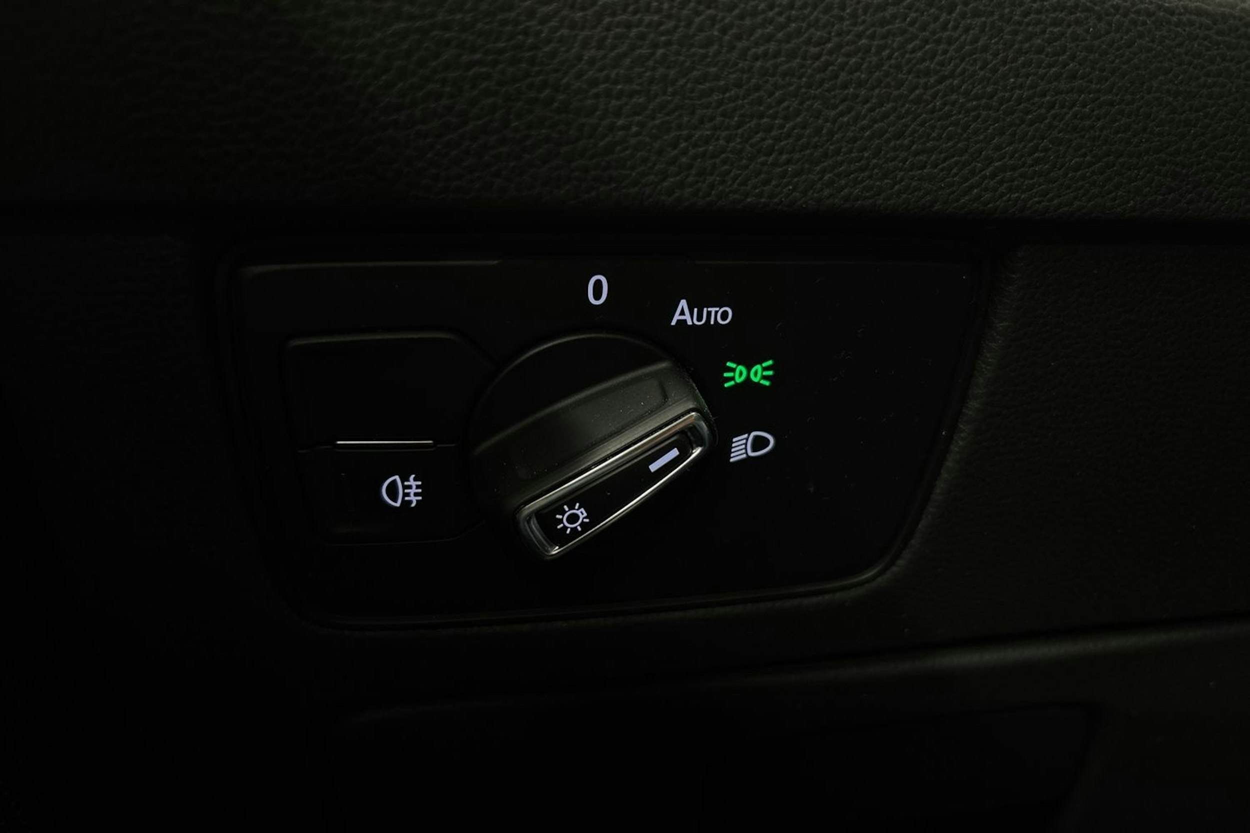 sininen Volkswagen Passat 2020 kuva 24.