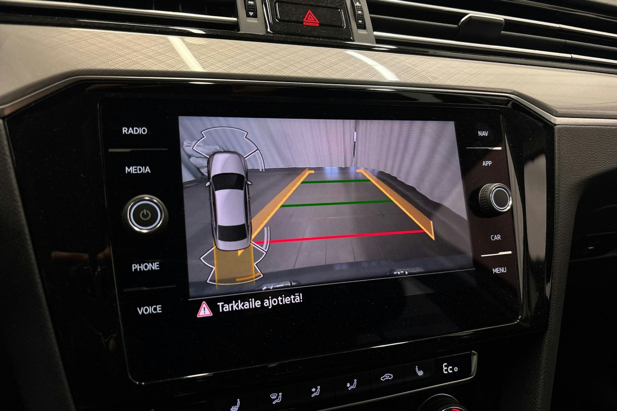 sininen Volkswagen Passat 2020 kuva 25.