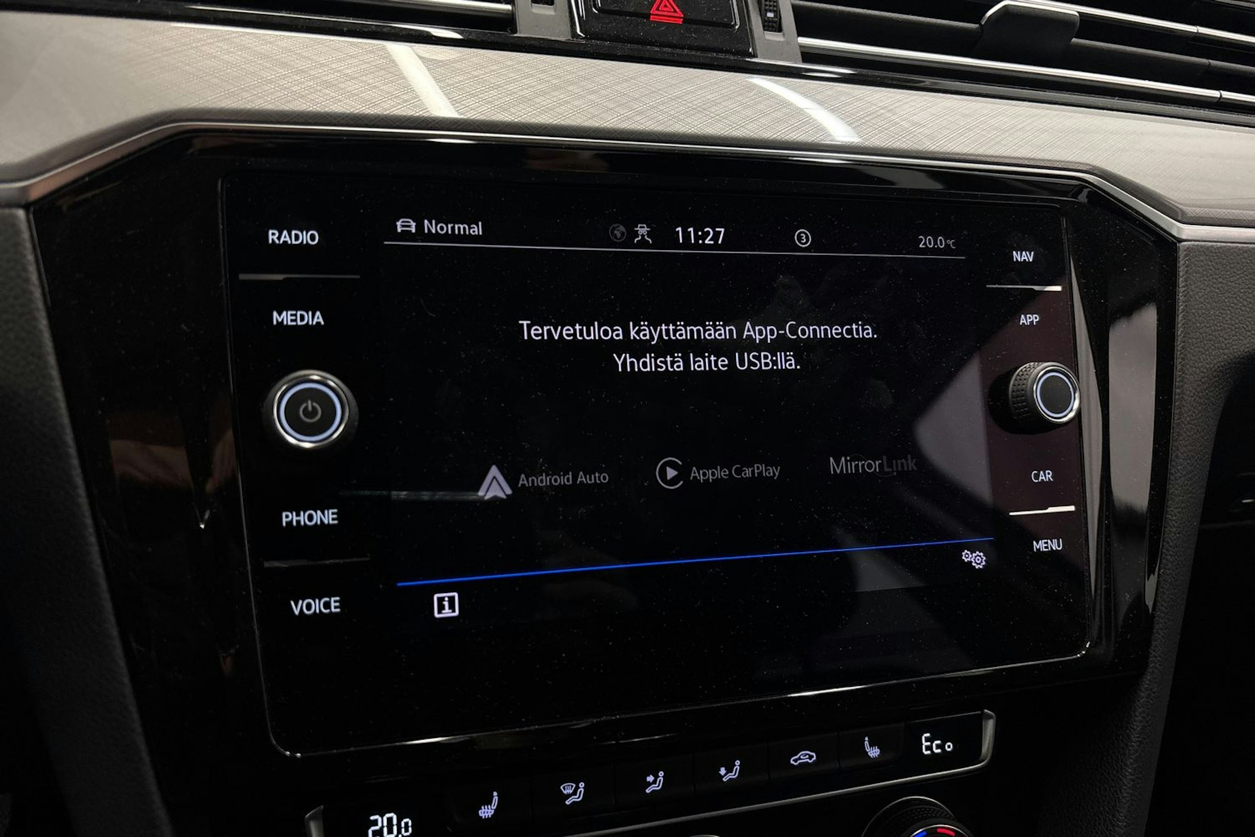 sininen Volkswagen Passat 2020 kuva 27.
