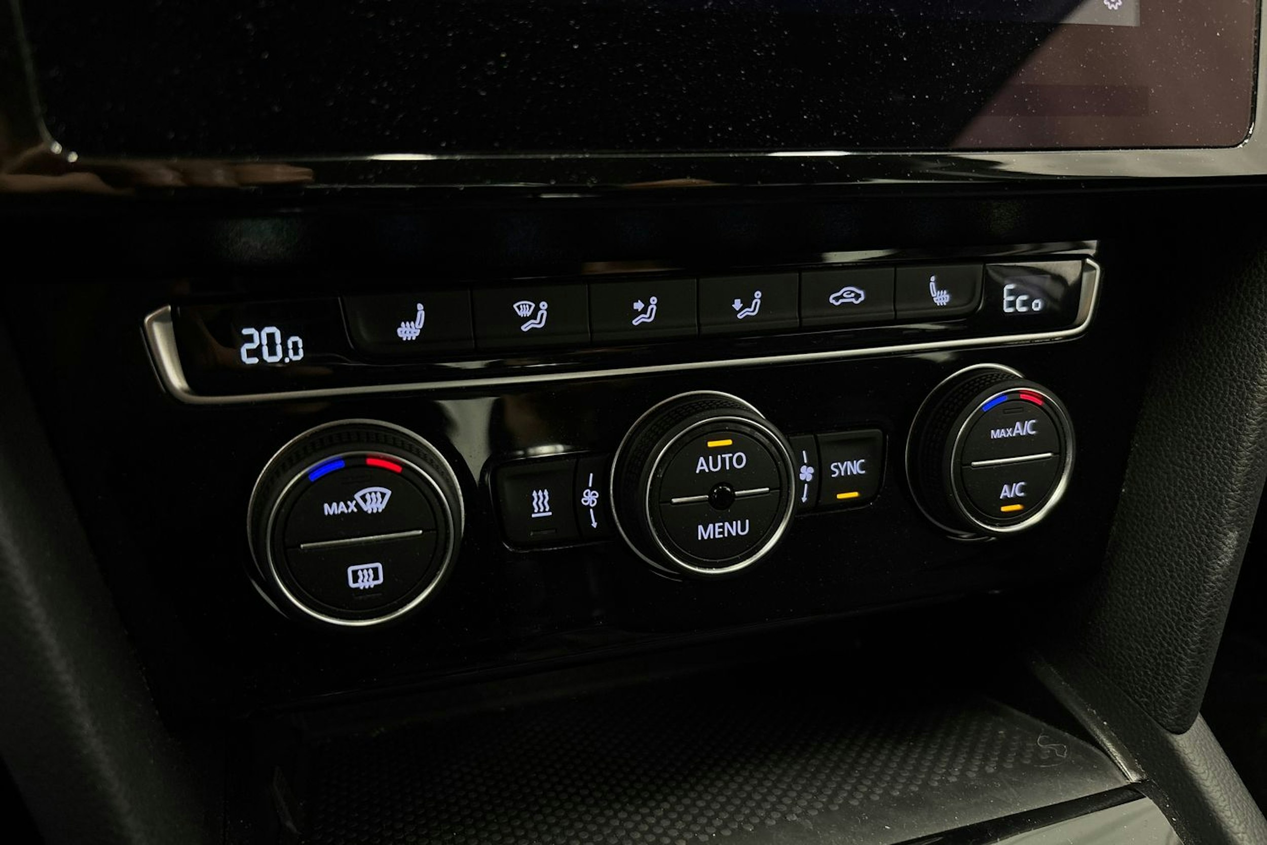 sininen Volkswagen Passat 2020 kuva 29.