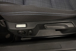 sininen Volkswagen Passat 2020 kuva 31.