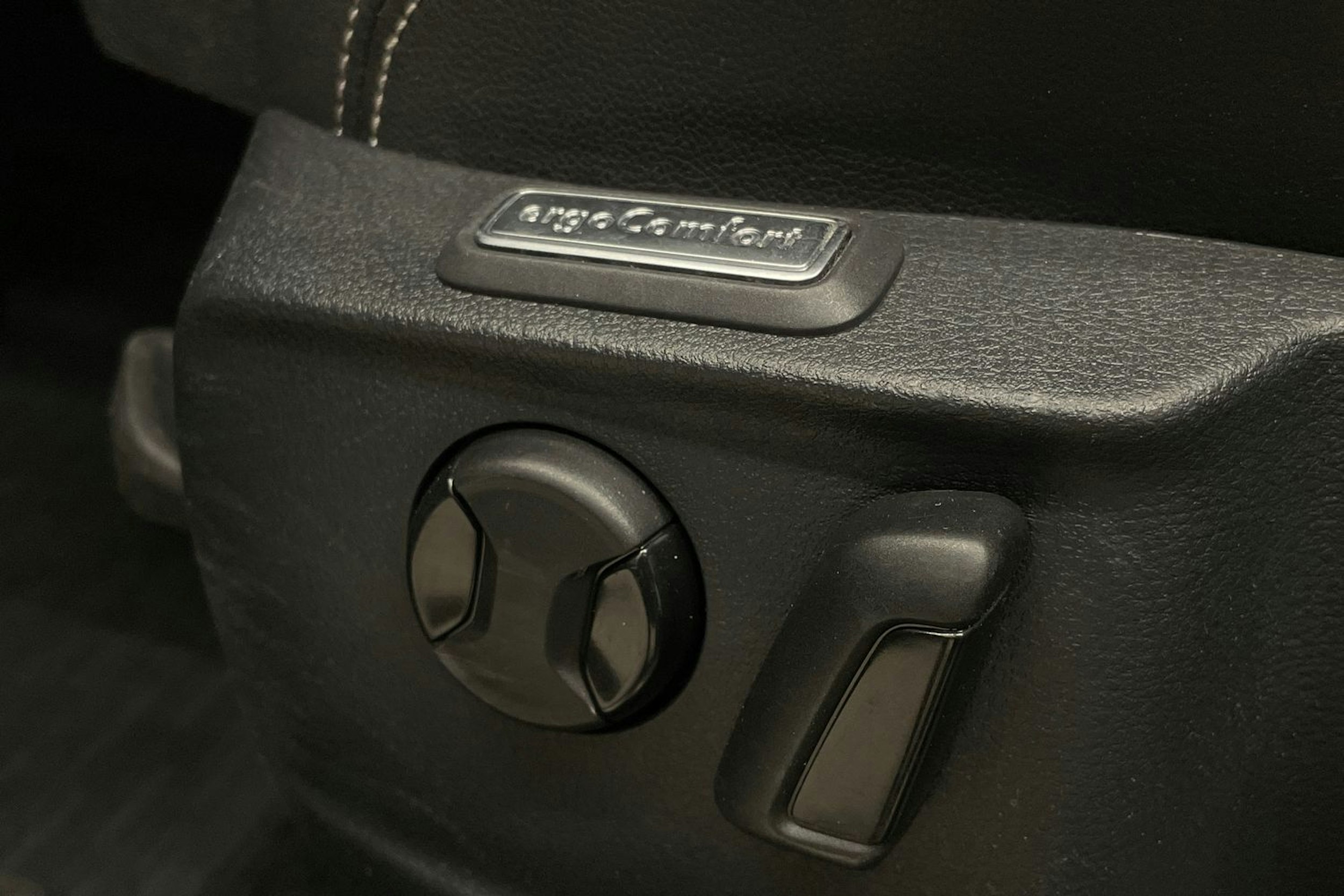 harmaa Volkswagen Passat 2020 kuva 12.