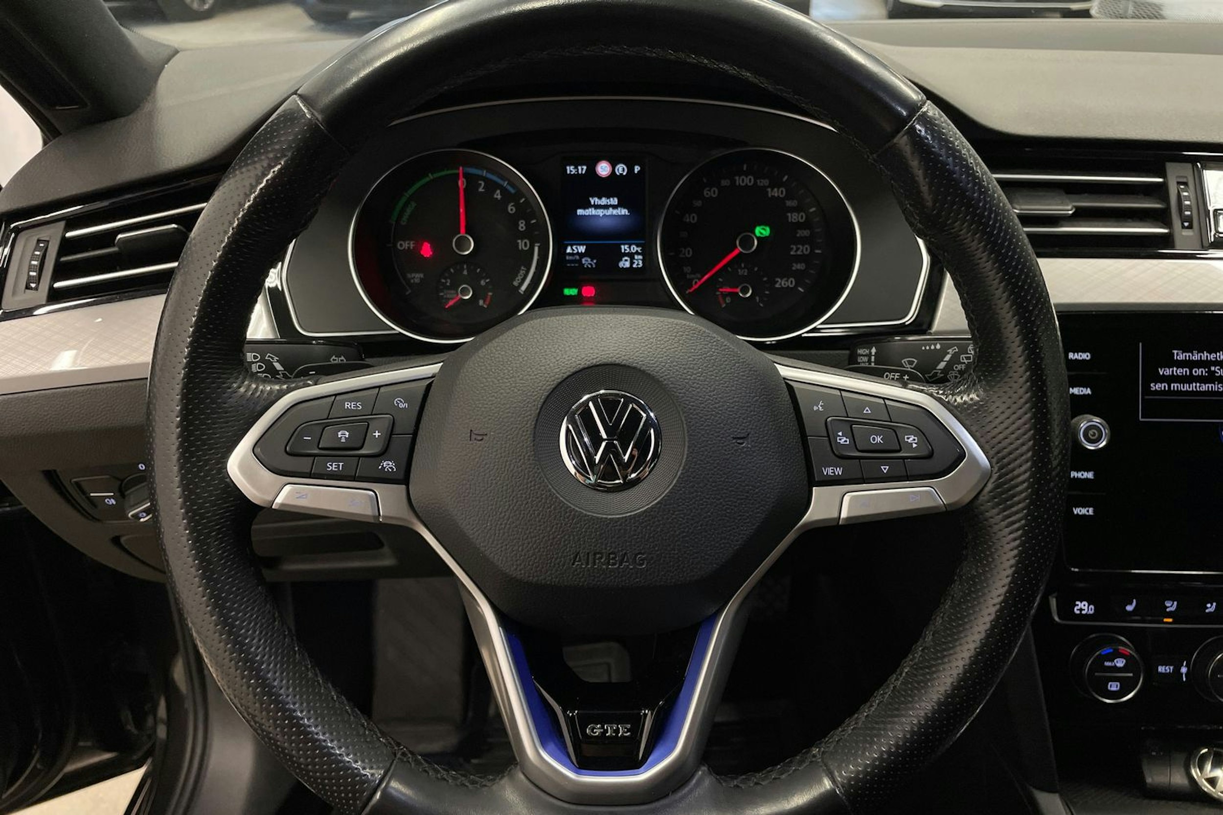 harmaa Volkswagen Passat 2020 kuva 13.