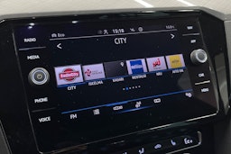 harmaa Volkswagen Passat 2020 kuva 18.