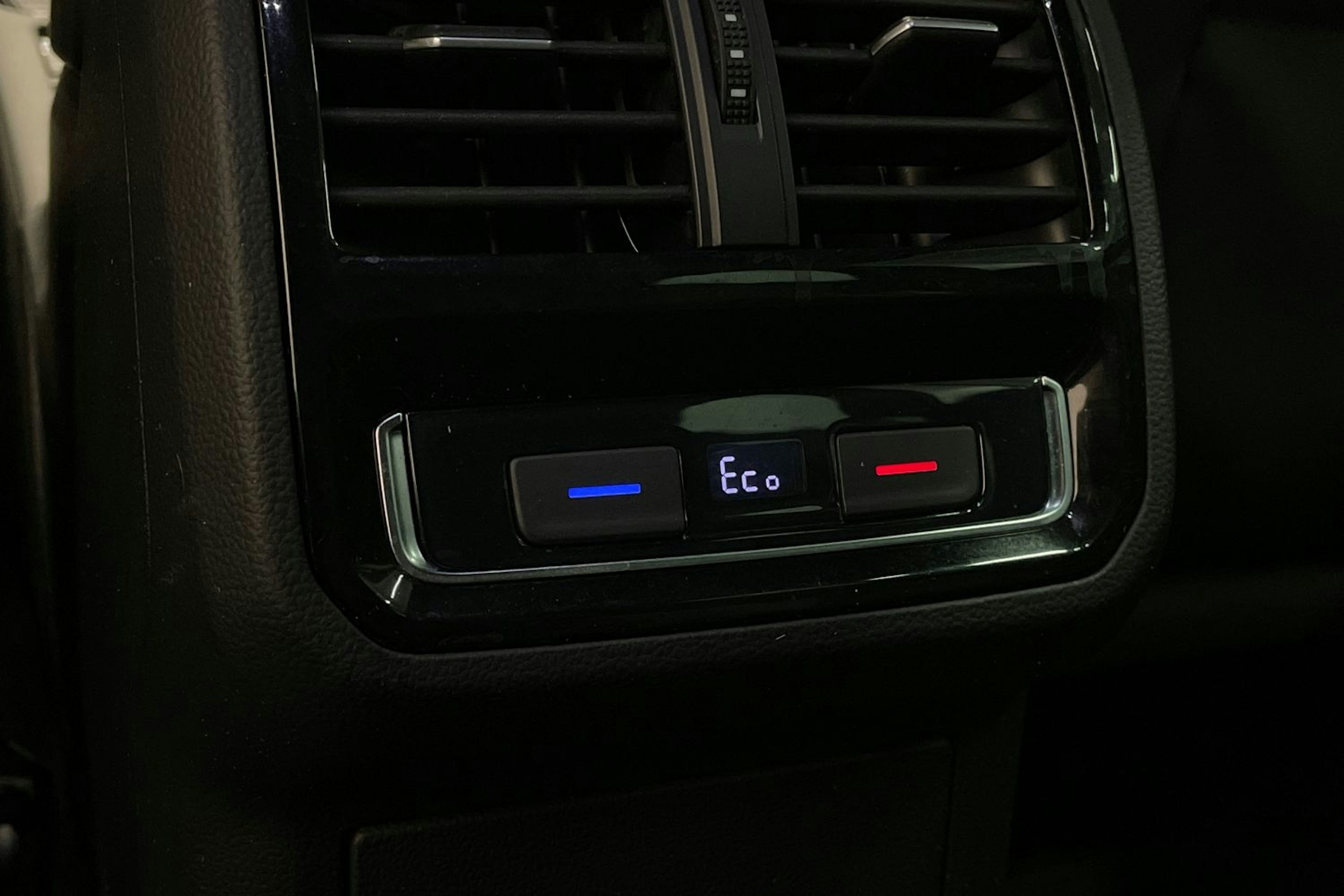 harmaa Volkswagen Passat 2020 kuva 21.