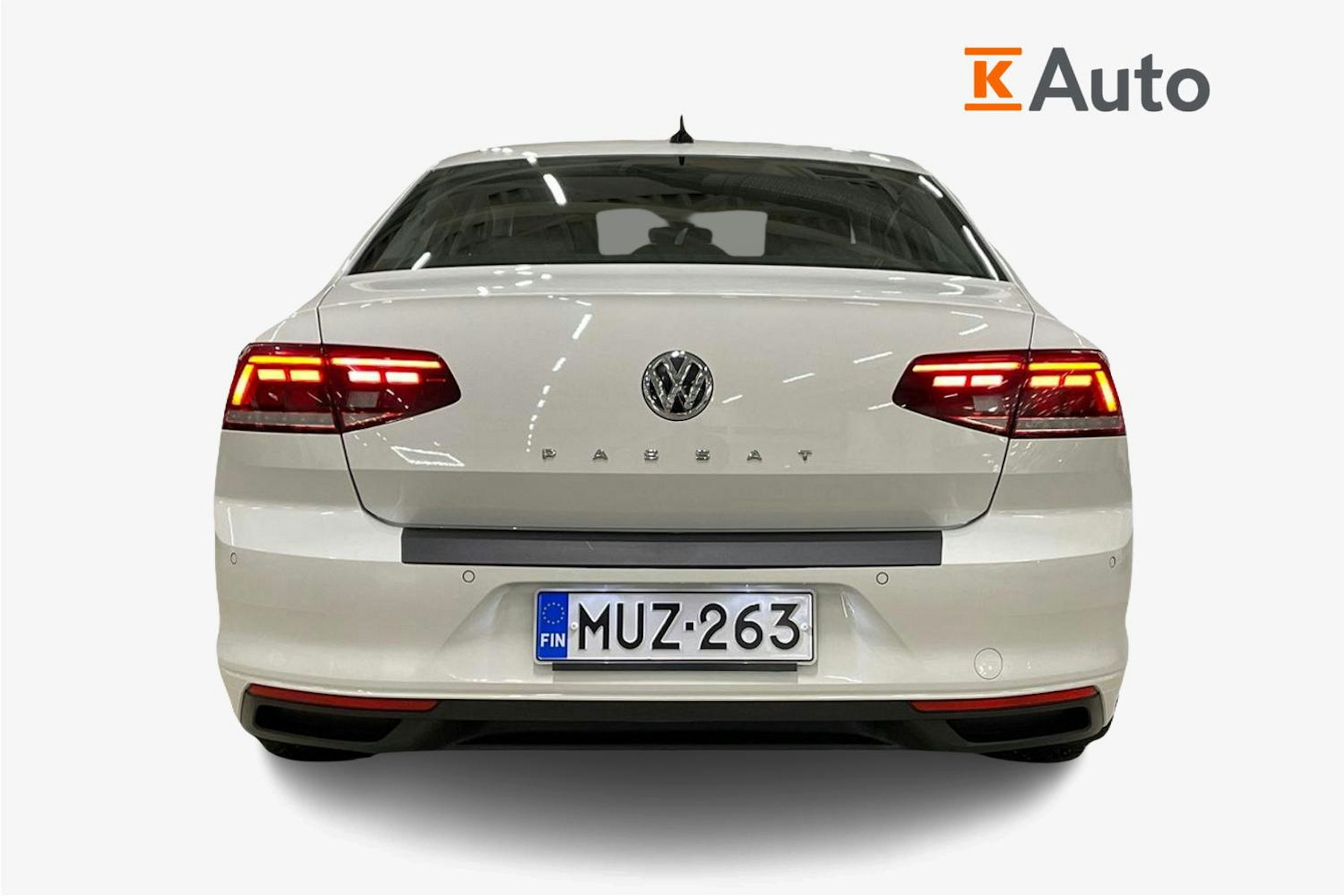 valkoinen Volkswagen Passat 2020 kuva 3.