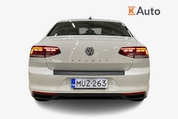 valkoinen Volkswagen Passat 2020 kuva 3.