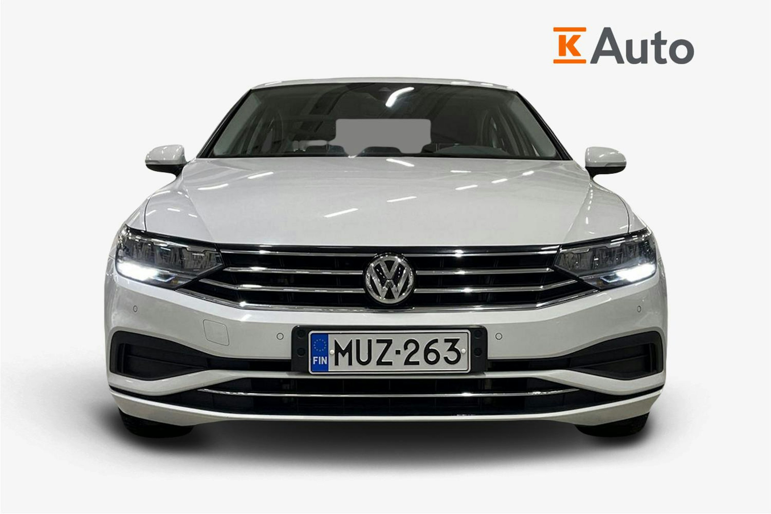 valkoinen Volkswagen Passat 2020 kuva 5.
