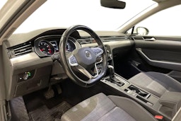 valkoinen Volkswagen Passat 2020 kuva 7.