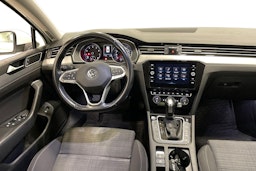 valkoinen Volkswagen Passat 2020 kuva 9.