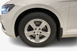 valkoinen Volkswagen Passat 2020 kuva 11.