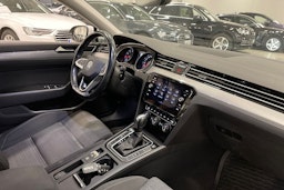 valkoinen Volkswagen Passat 2020 kuva 15.