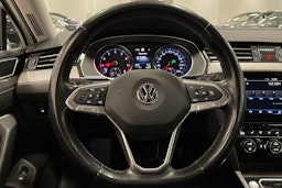 valkoinen Volkswagen Passat 2020 kuva 17.