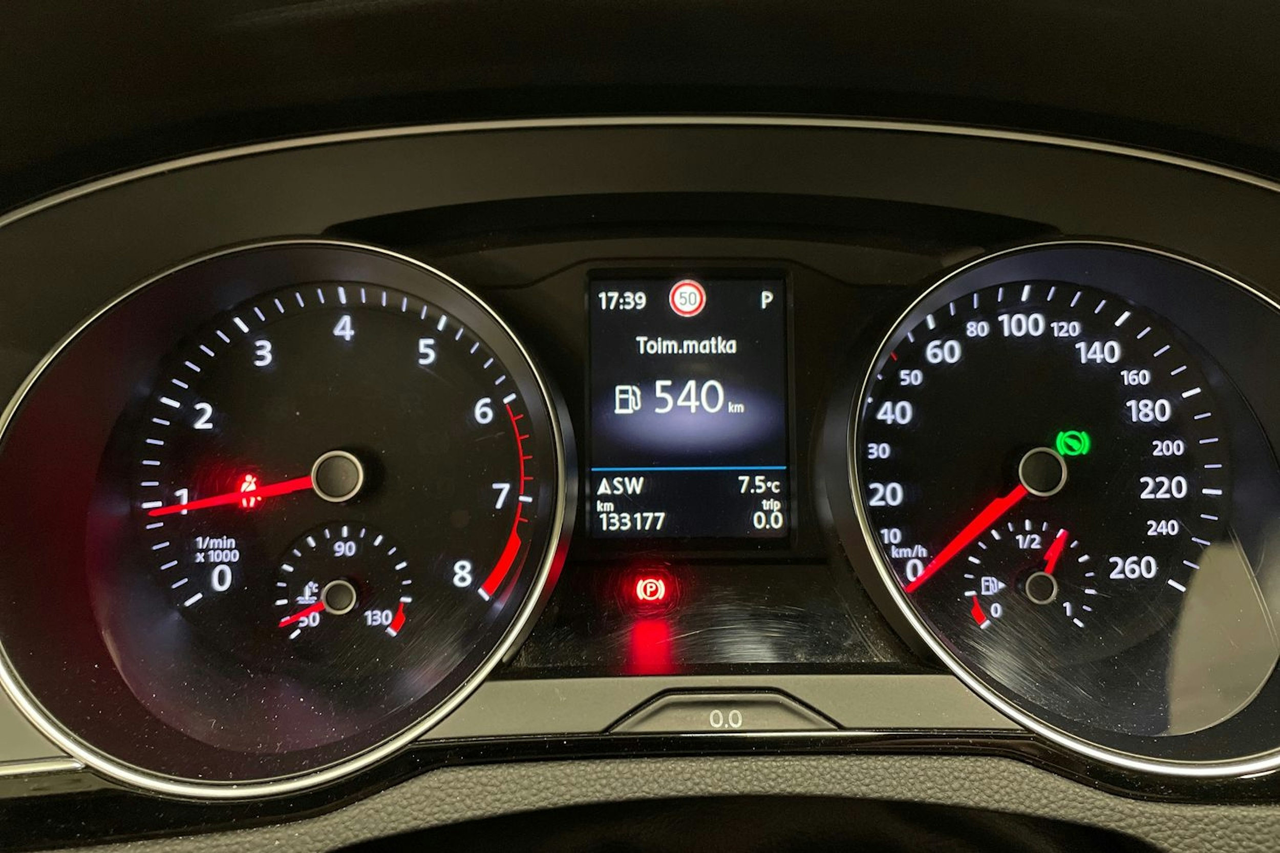 valkoinen Volkswagen Passat 2020 kuva 20.