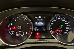 valkoinen Volkswagen Passat 2020 kuva 20.