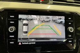 valkoinen Volkswagen Passat 2020 kuva 22.