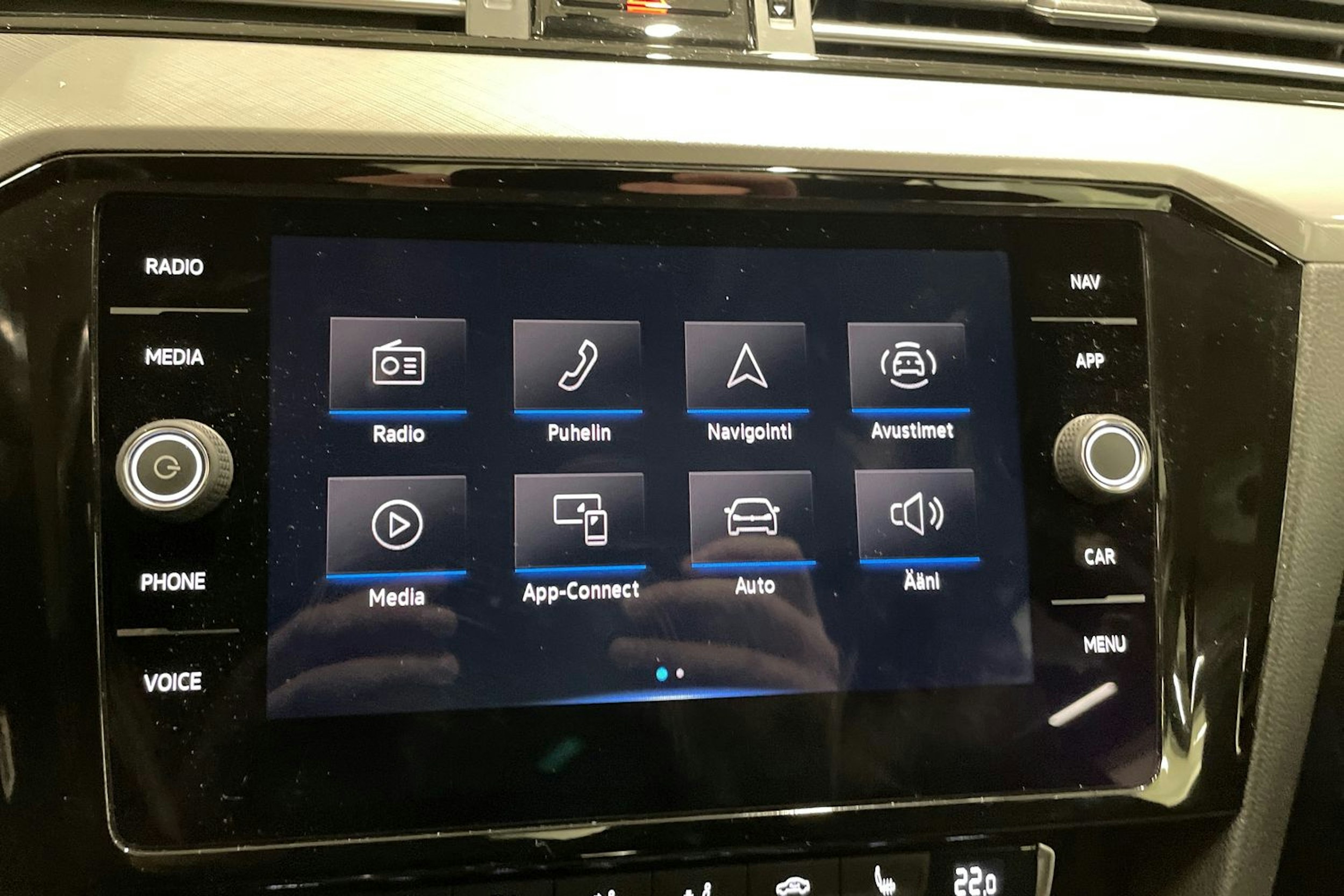 valkoinen Volkswagen Passat 2020 kuva 23.