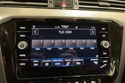 valkoinen Volkswagen Passat 2020 kuva 25.