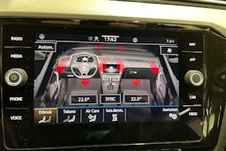 valkoinen Volkswagen Passat 2020 kuva 32.