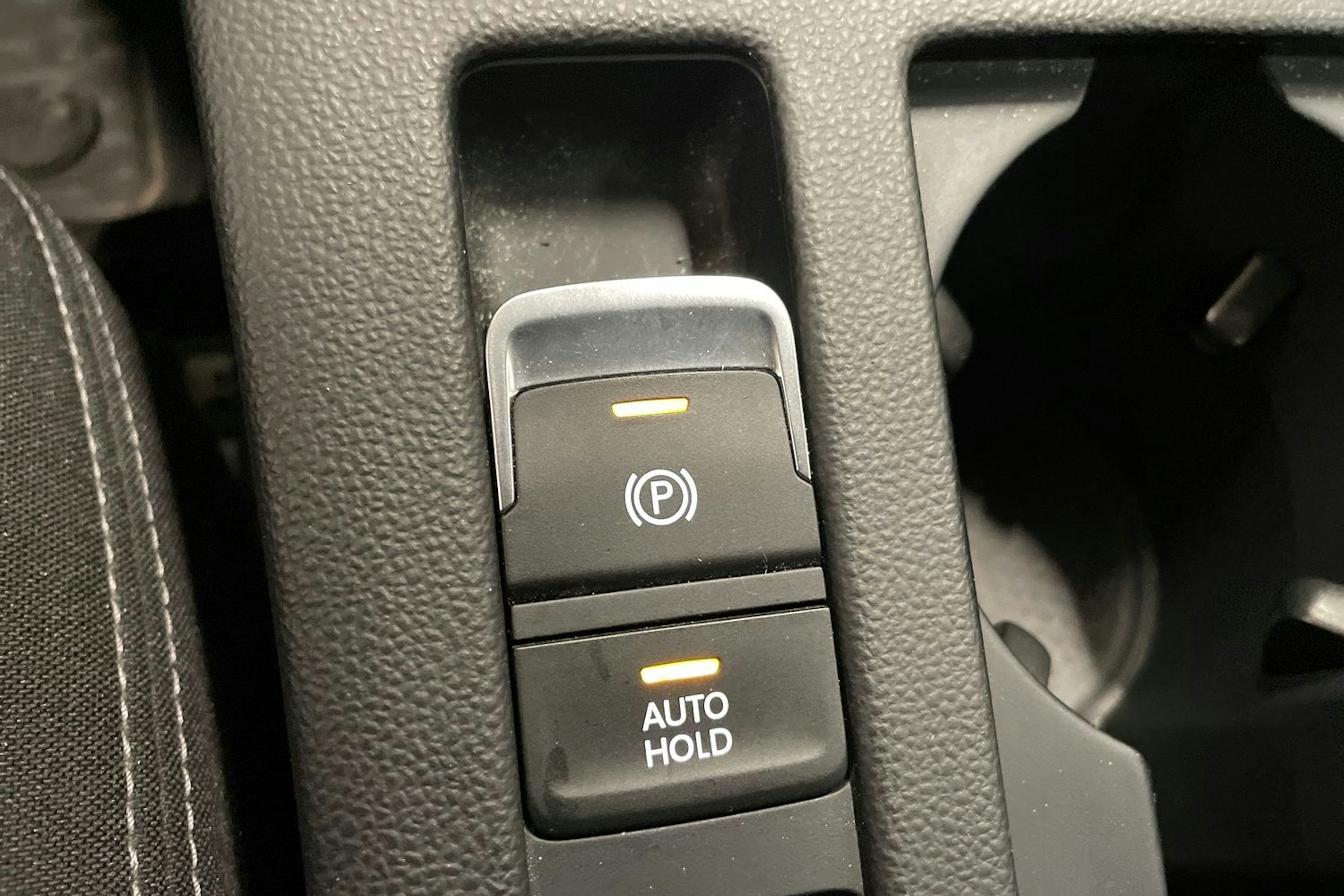 valkoinen Volkswagen Passat 2020 kuva 36.