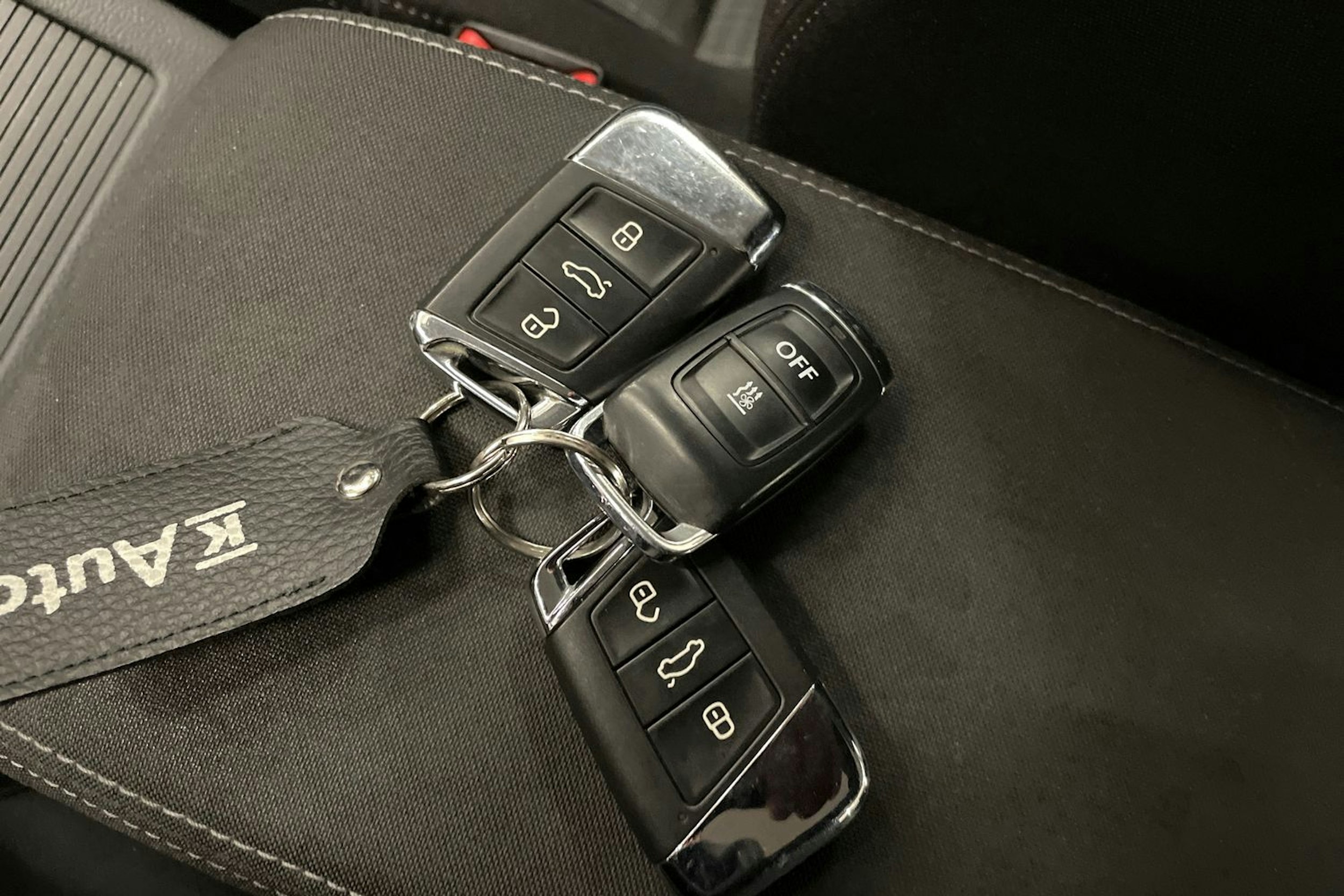 valkoinen Volkswagen Passat 2020 kuva 37.