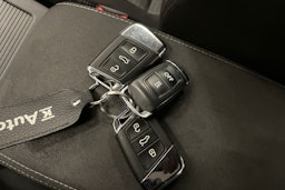 valkoinen Volkswagen Passat 2020 kuva 37.