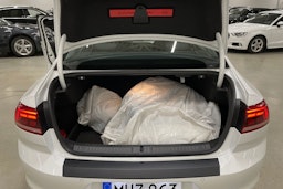 valkoinen Volkswagen Passat 2020 kuva 41.