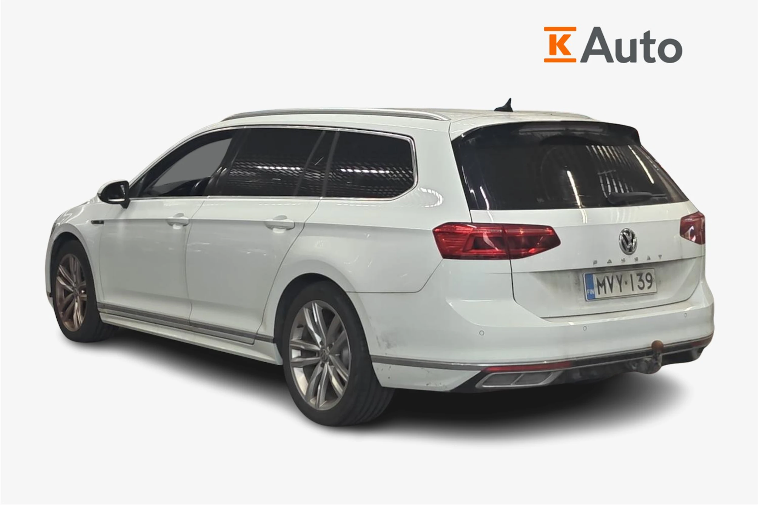 valkoinen Volkswagen Passat 2020 kuva 2.