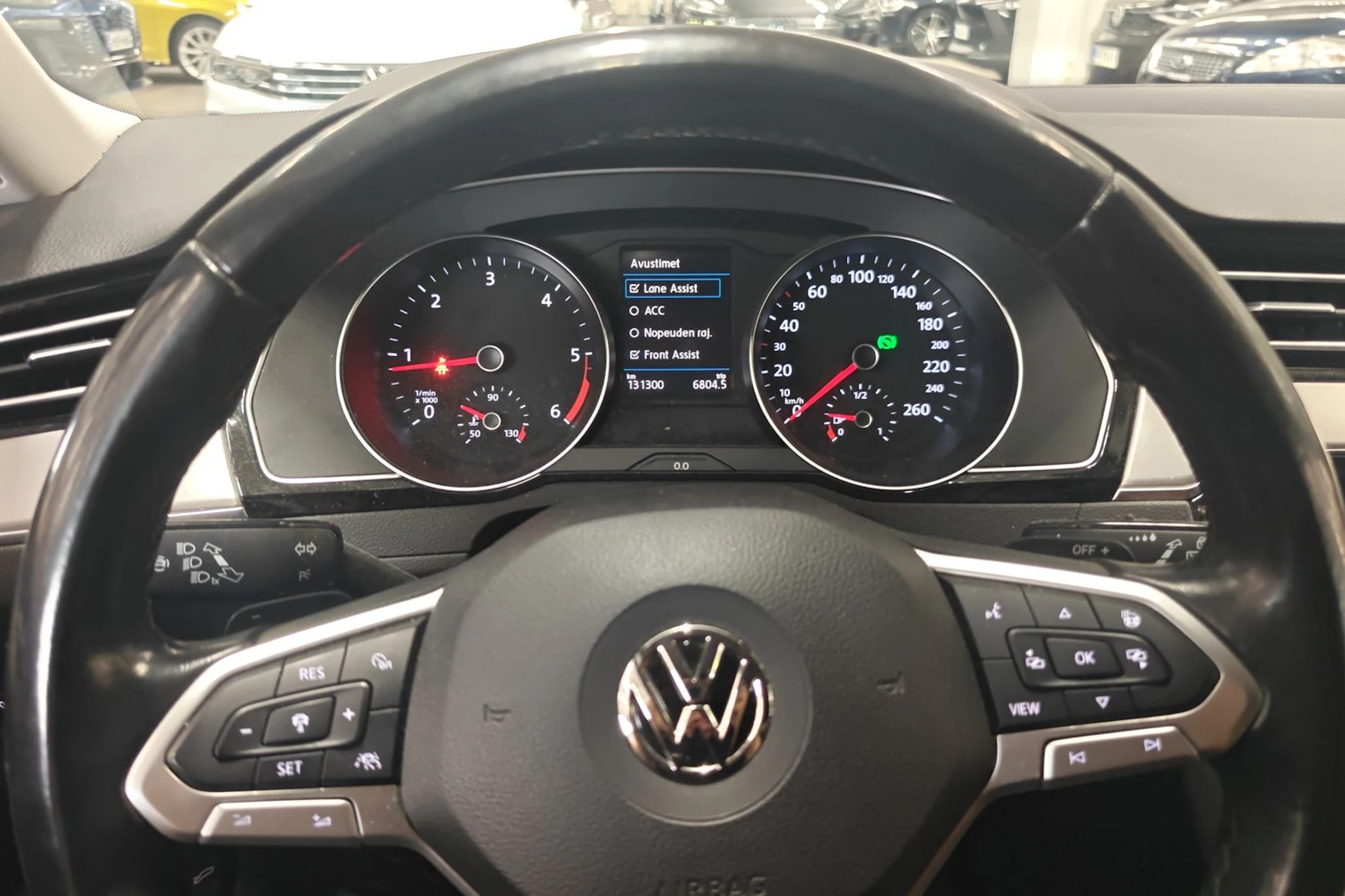 valkoinen Volkswagen Passat 2020 kuva 5.