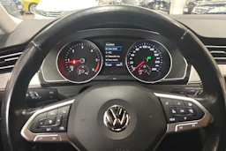 valkoinen Volkswagen Passat 2020 kuva 5.