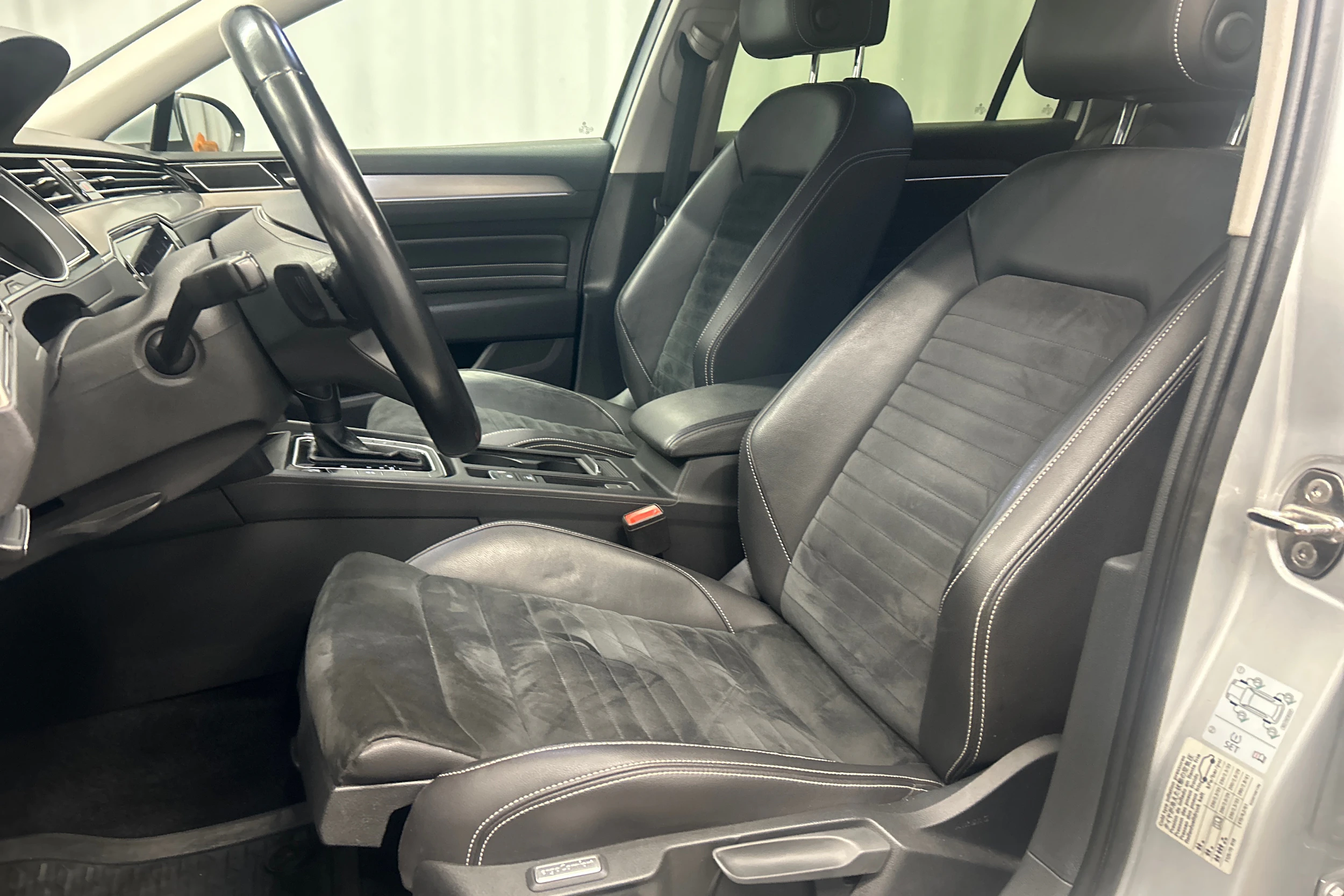 hopea Volkswagen Passat 2020 kuva 11.