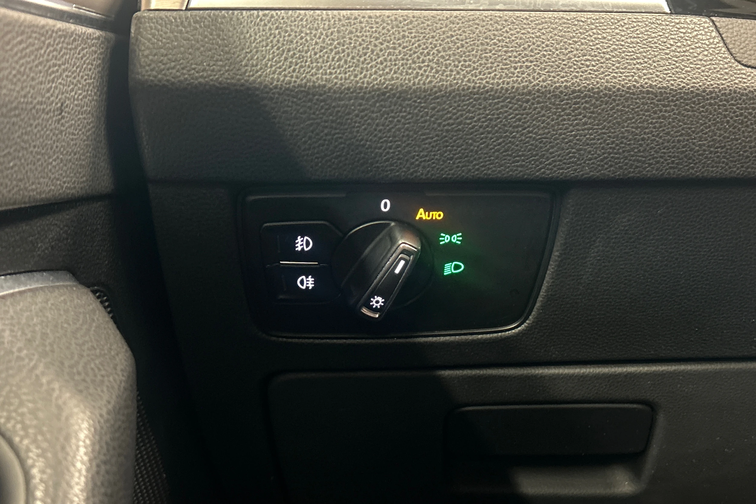 hopea Volkswagen Passat 2020 kuva 16.