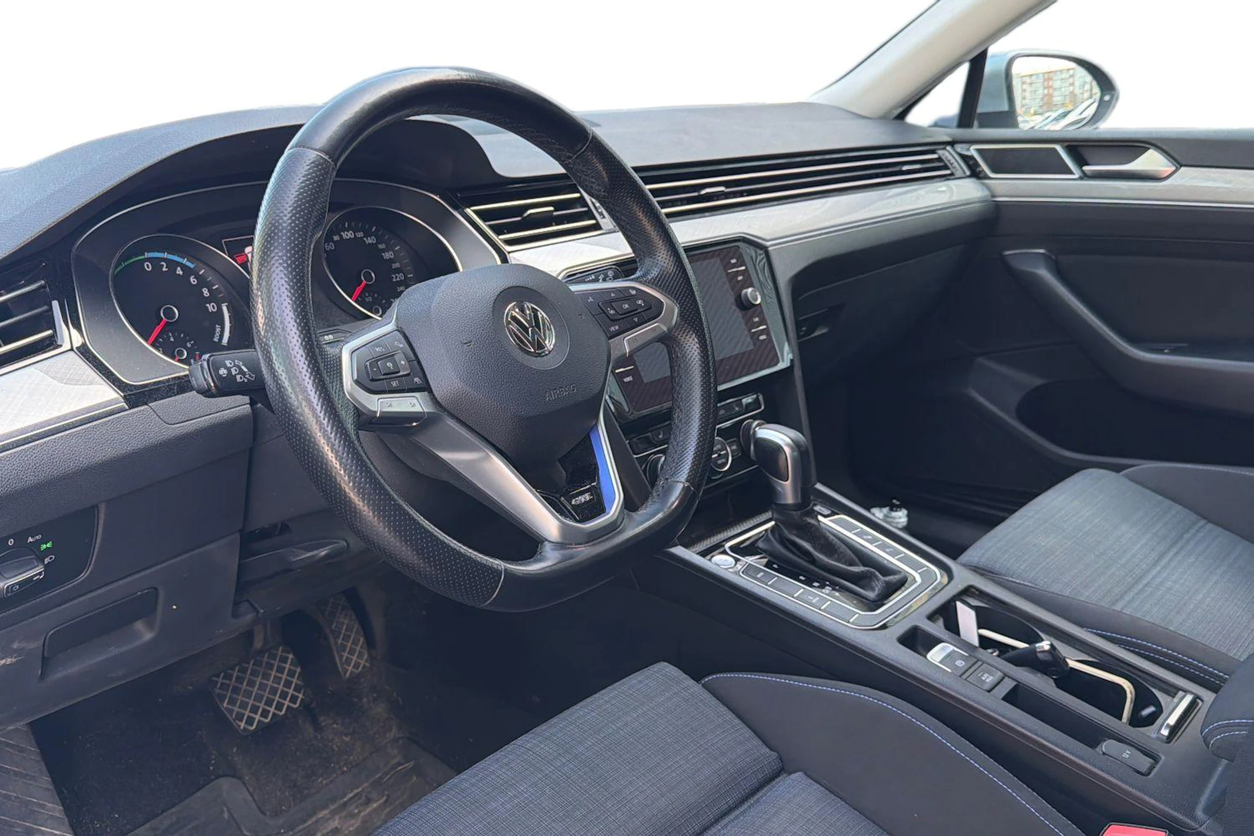sininen Volkswagen Passat 2020 kuva 3.