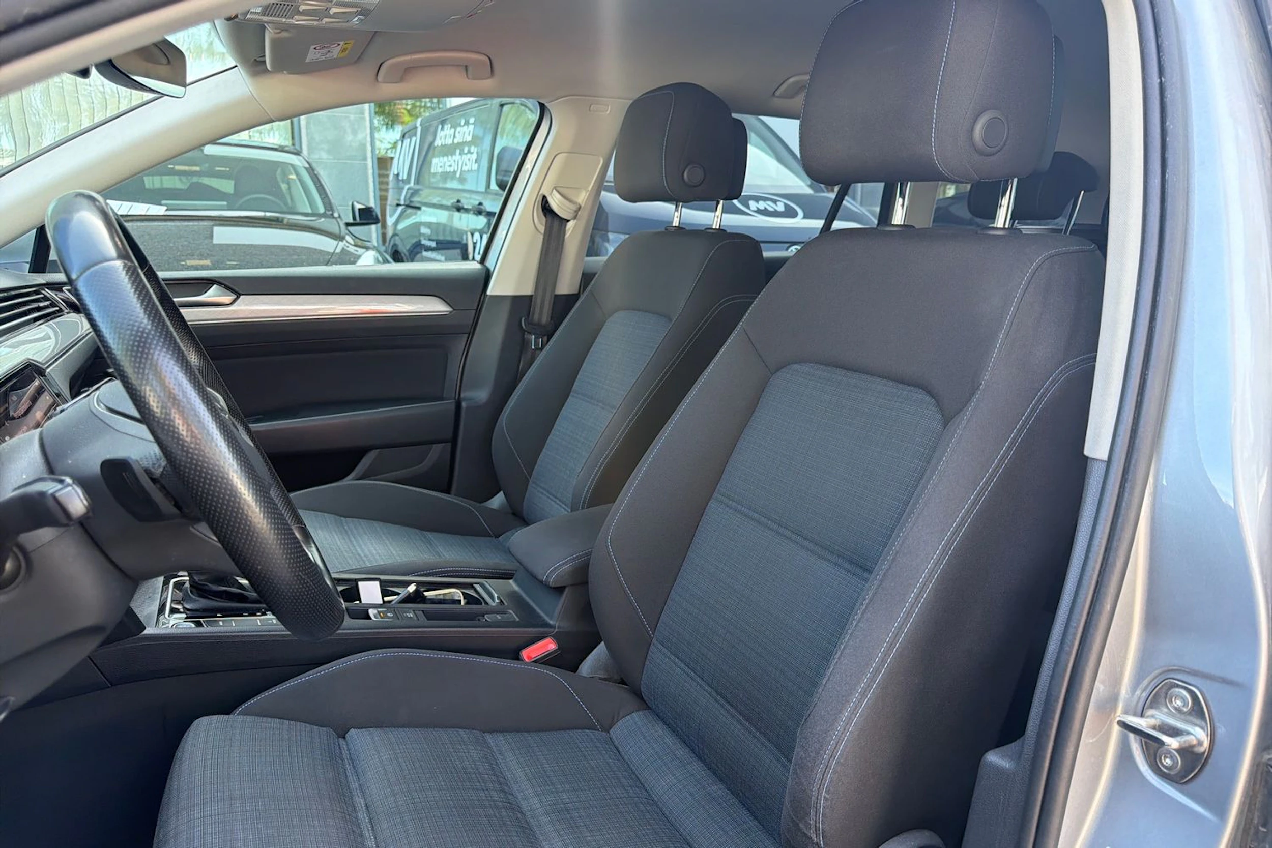sininen Volkswagen Passat 2020 kuva 4.