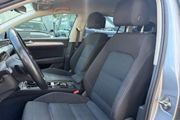 sininen Volkswagen Passat 2020 kuva 4.