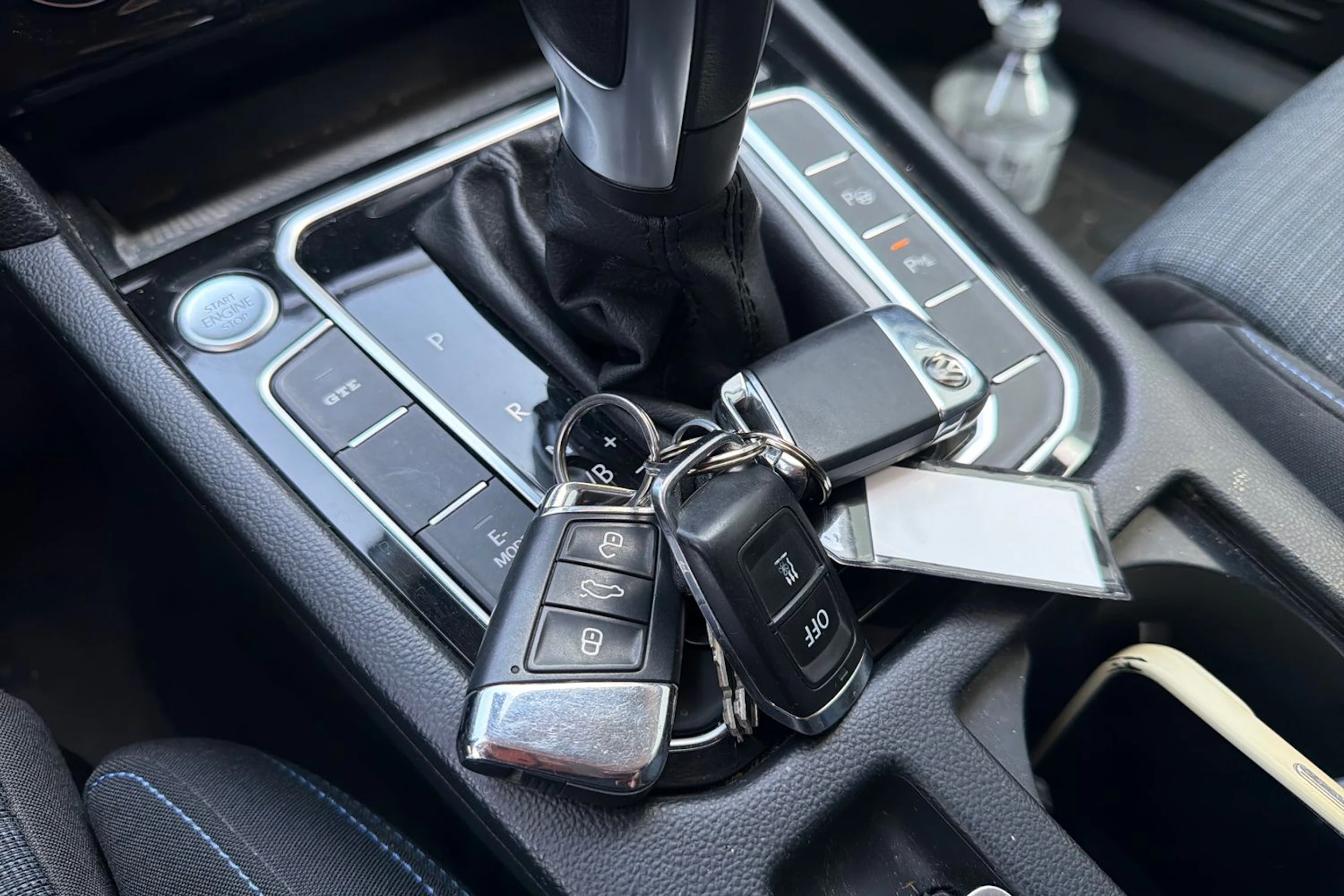 sininen Volkswagen Passat 2020 kuva 6.