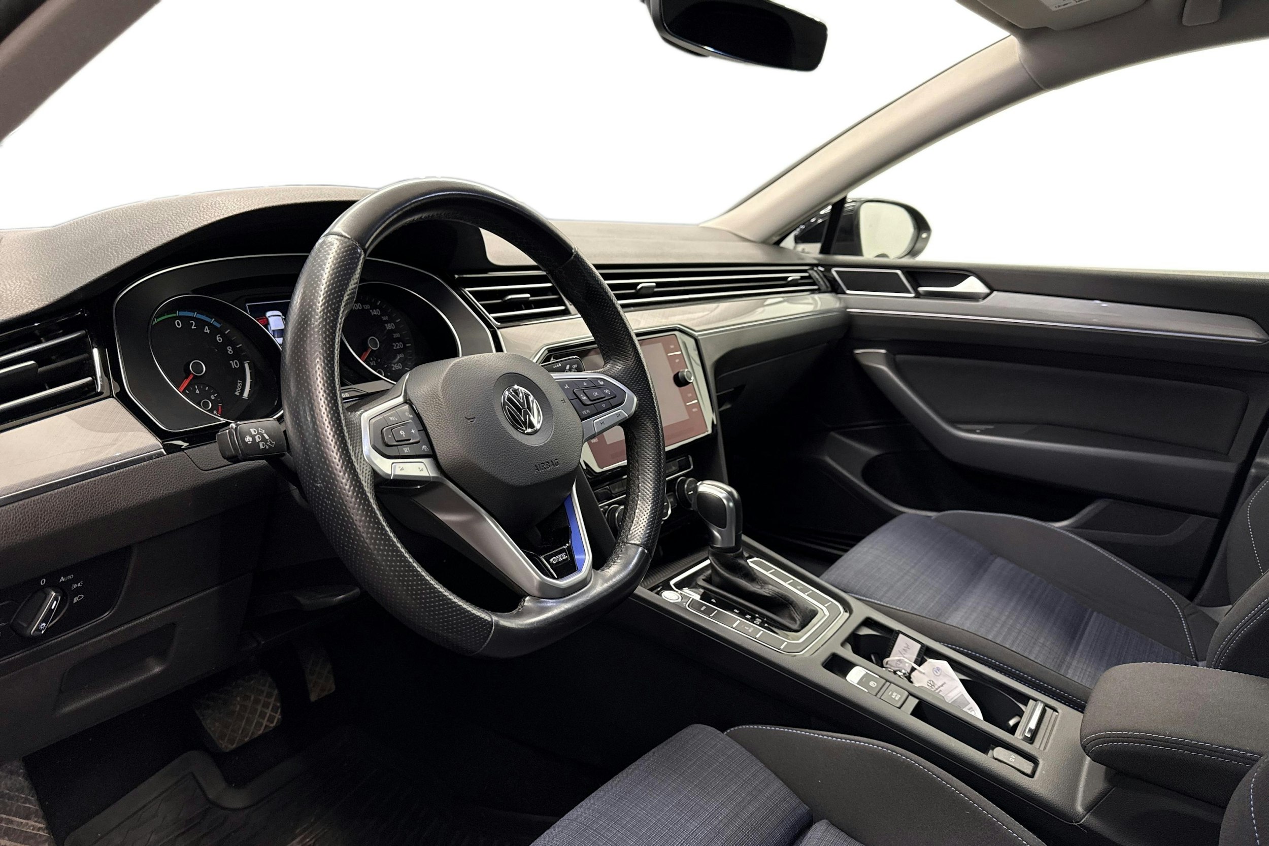 musta Volkswagen Passat 2020 kuva 6.