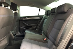 musta Volkswagen Passat 2020 kuva 8.