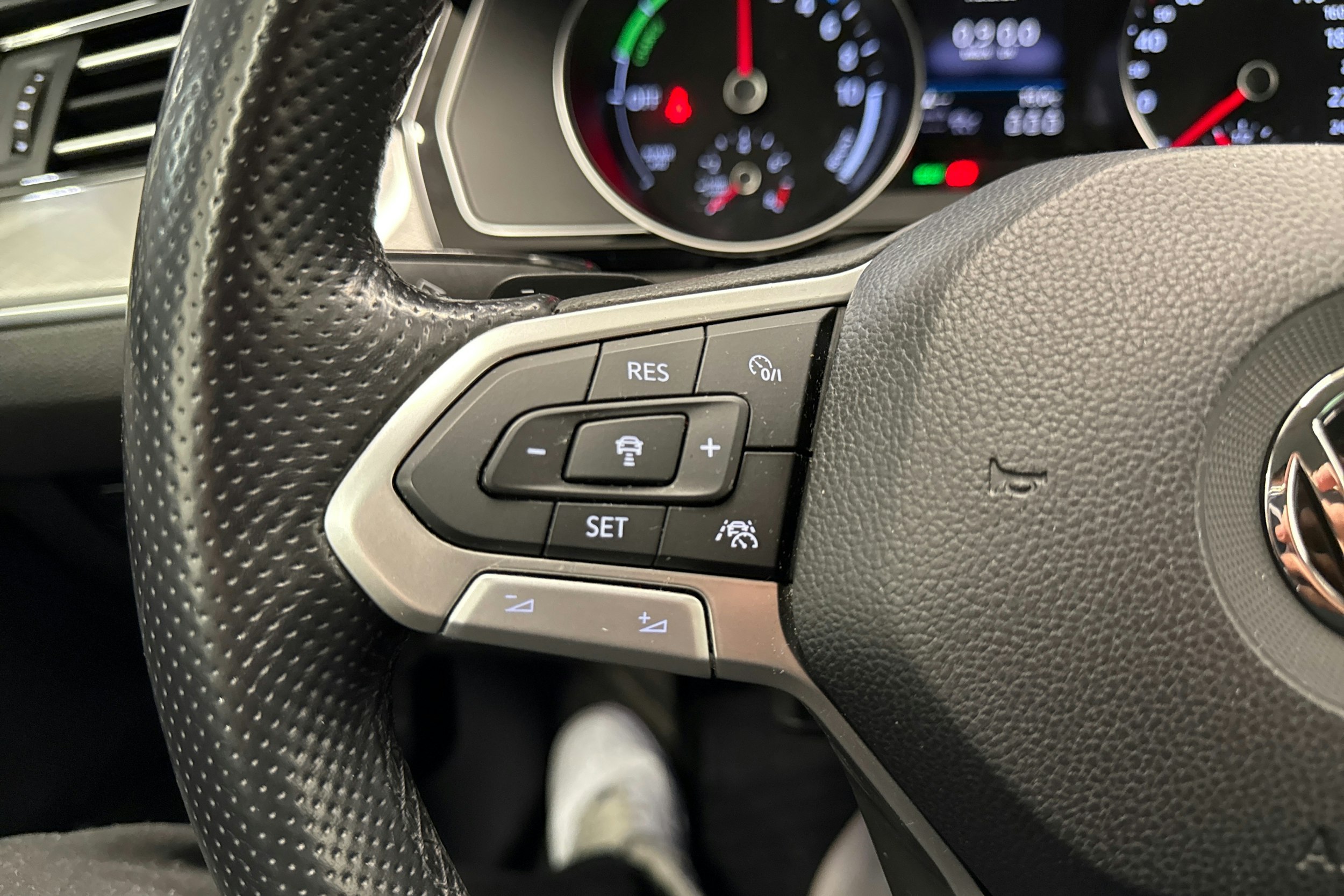 musta Volkswagen Passat 2020 kuva 13.