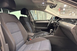 musta Volkswagen Passat 2020 kuva 19.