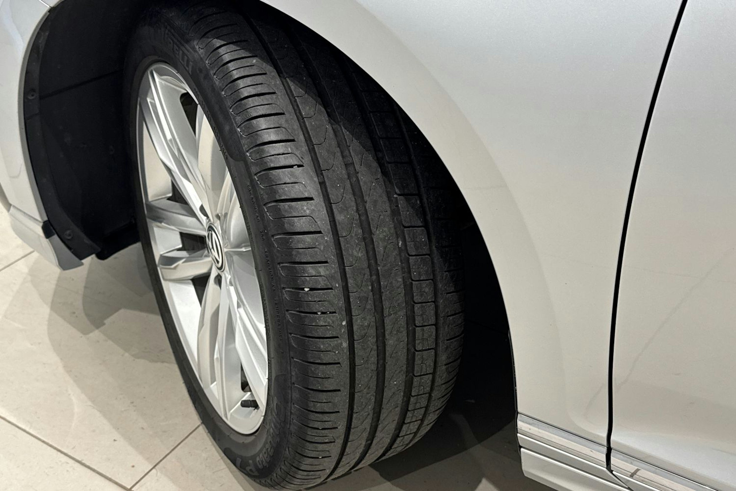 hopea Volkswagen Passat 2020 kuva 13.