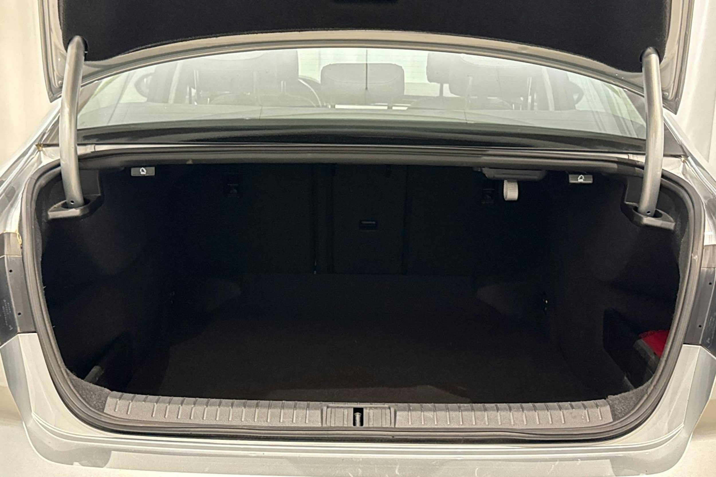 hopea Volkswagen Passat 2020 kuva 16.