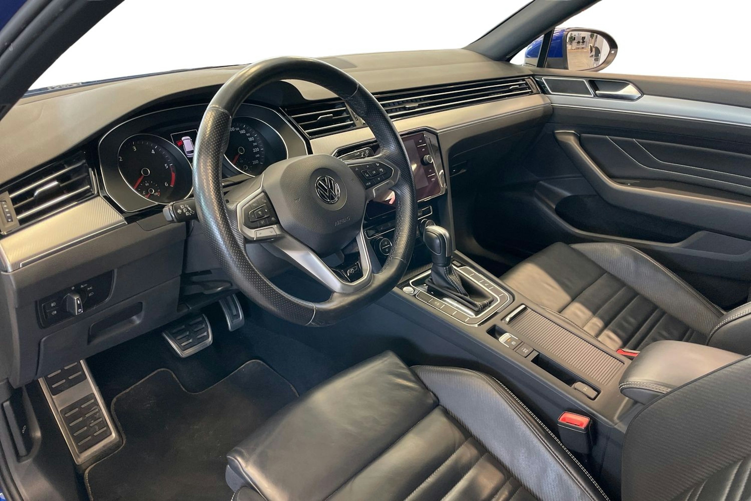 sininen Volkswagen Passat 2020 kuva 6.