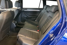 sininen Volkswagen Passat 2020 kuva 8.